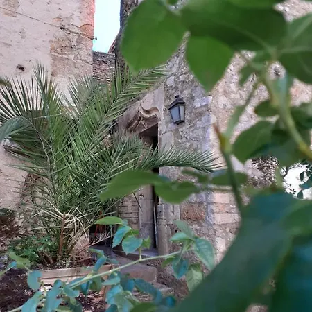Studio Carmen Le Petit Chateau Dans La Cour Du Prieure 公寓